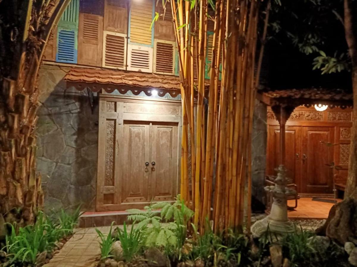 Bedhot Homestay Yogyakarta Exterior photo